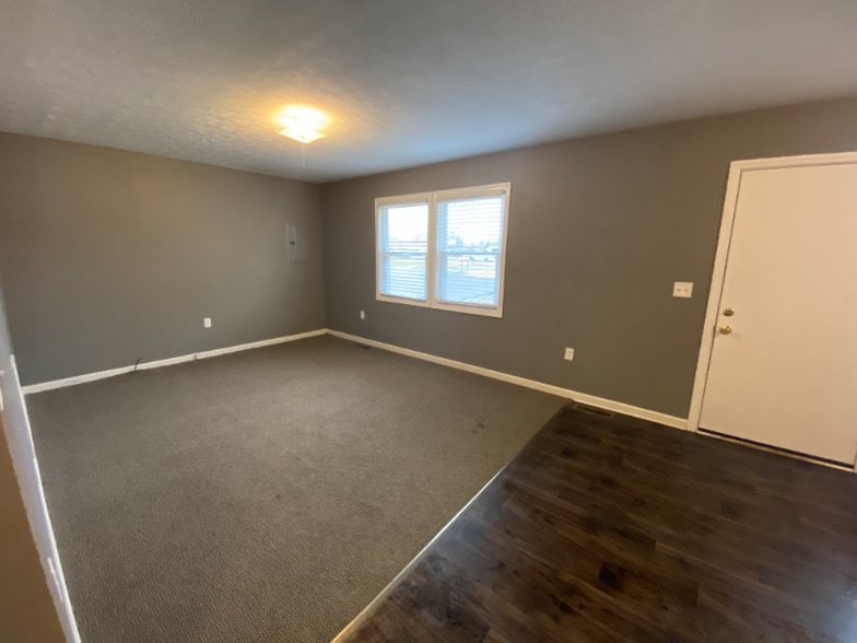 Building Photo - 1004 Lewis Ave