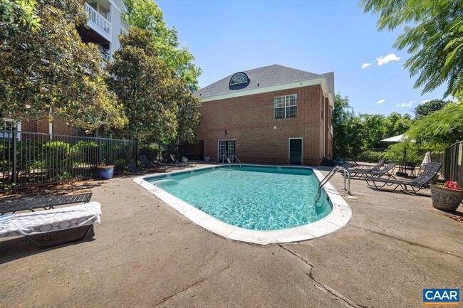 Building Photo - 270 Riverbend Dr