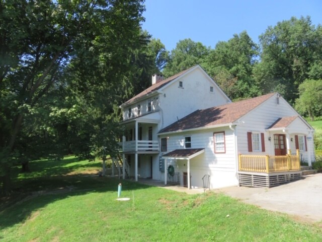 Building Photo - 1054 Pike Springs Rd