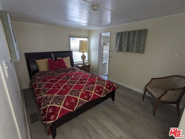 Building Photo - 32180 Saucon Valley St