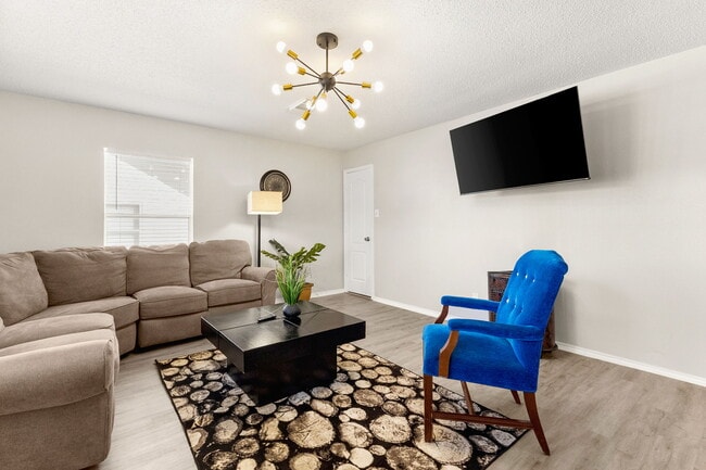 Building Photo - 1627 Pinetum Dr