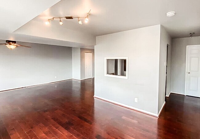 Building Photo - Beautiful 1 Bed 1 Bath Condo In Pavilion On The Park High-Rise Building In Alexandria City