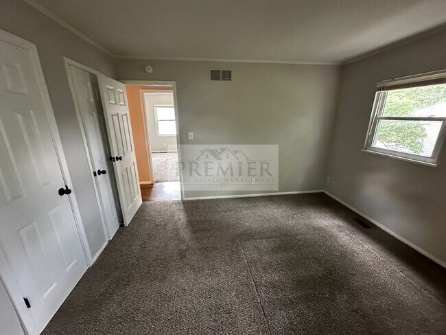 Building Photo - 730 N Aztec Dr