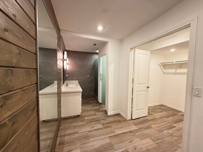 Primary bath - 135 Country Club Rd