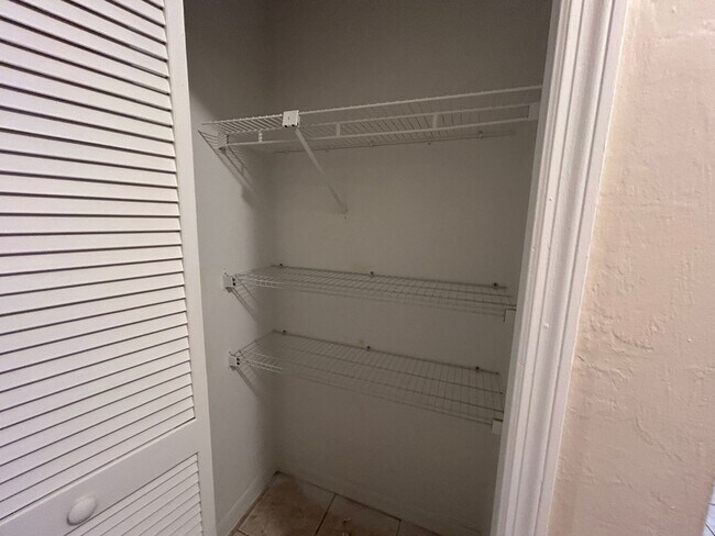 Building Photo - 17385-17387 W Carnegie Cir