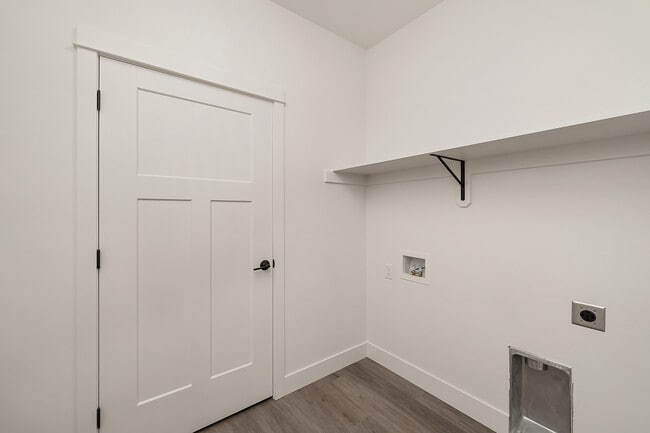 Building Photo - 5915 Little River Loop