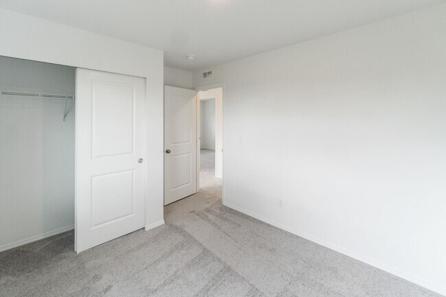 Building Photo - 1306 N Wilhelm Wy