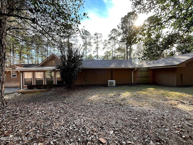 Building Photo - 7 Ash Ct