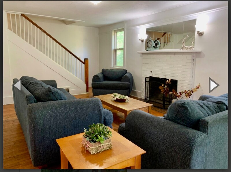 Building Photo - 918 Danby Rd