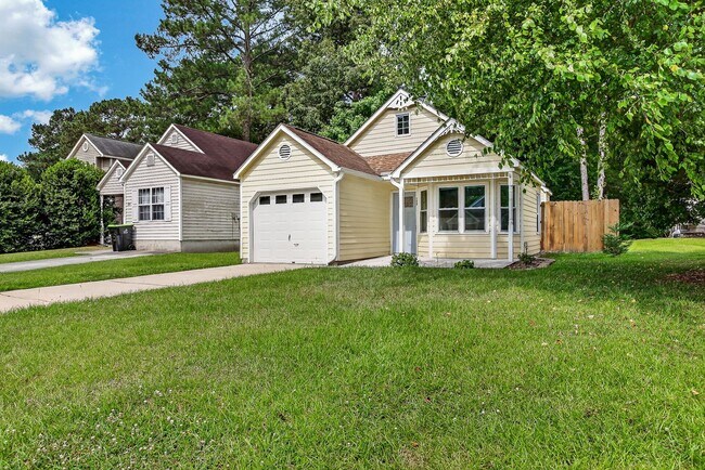 Building Photo - Charming 2Bed Near Piney Green & Camp Lejeune