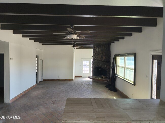 Building Photo - 714 N San Marcial St