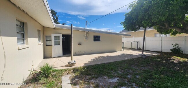 Building Photo - 407 N 4th St