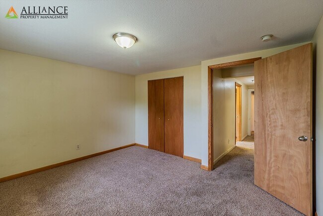 Building Photo - Great Location off Fort Riley Blvd with a Fenced Backyard!