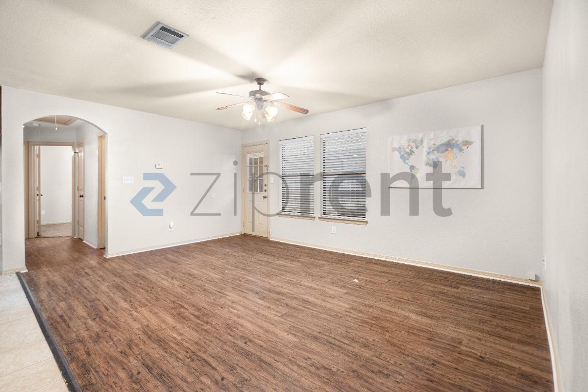 Building Photo - Unit
