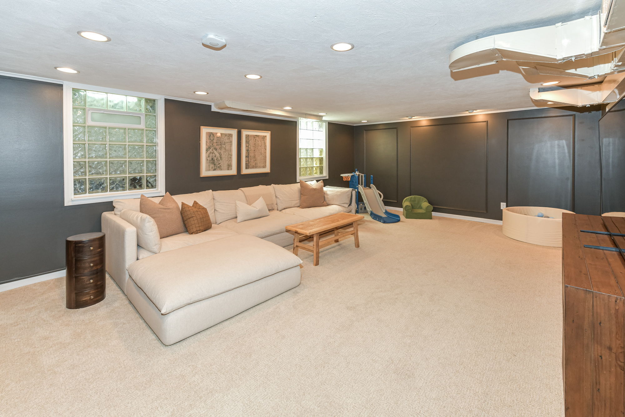 Building Photo - 5939 Gladden Dr