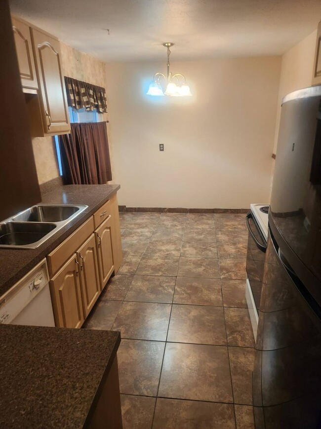 Building Photo - Charming 2-Bedroom Property in Prime Location