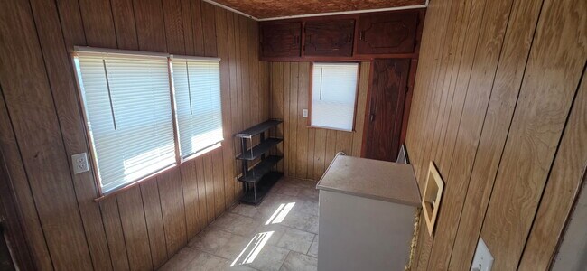 Building Photo - 514 W Main St