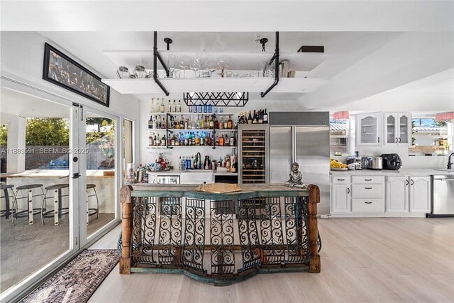 Building Photo - 840 S Shore Dr