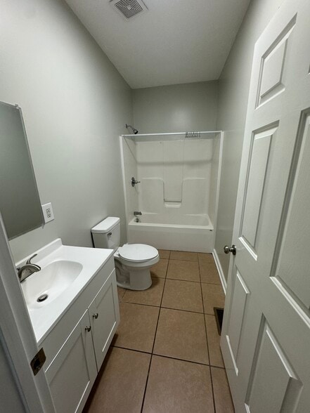 Building Photo - 905 Riverside Dr