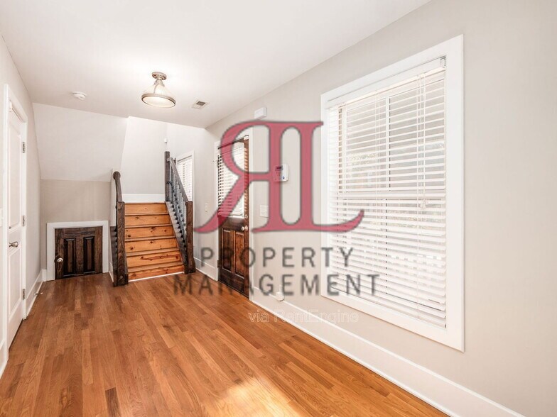 Building Photo - 782 Summit St