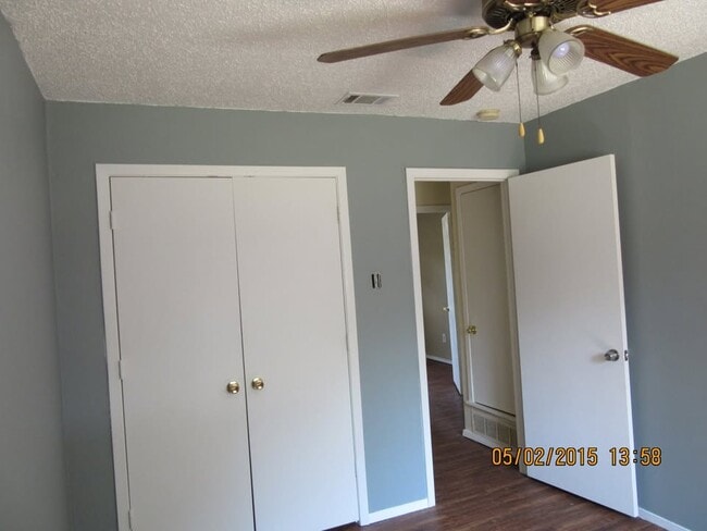 Building Photo - 1604 White Oak Ct