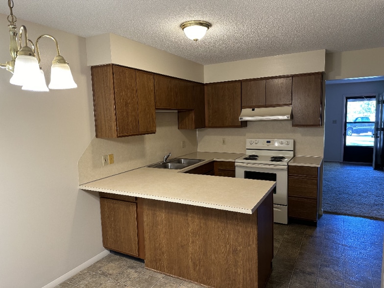 Building Photo - 606 Cumberland Dr