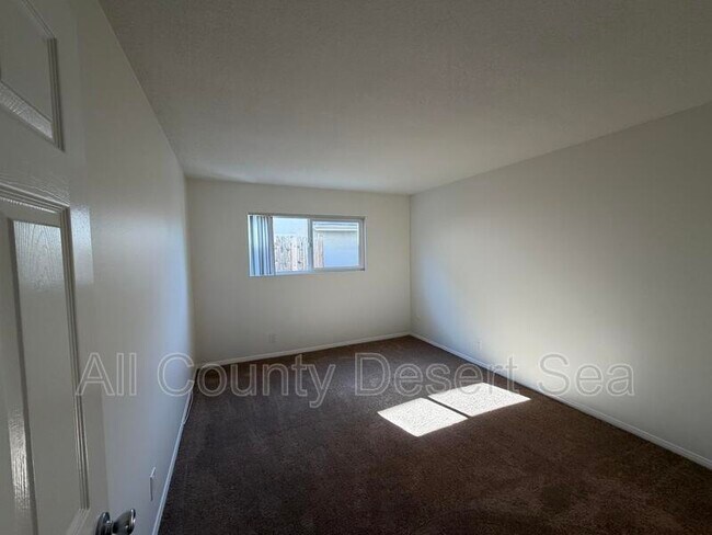 Building Photo - 1587 Coriander Dr