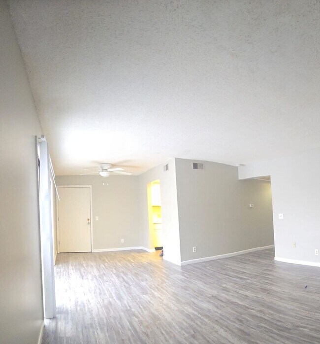 Building Photo - 318Riley