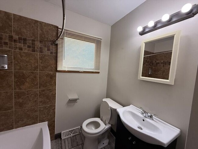 Building Photo - $1,600 | 3 Bedroom, 1 Bathroom House | No Pets | Available for Immediate Move In!