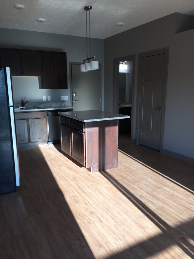 Building Photo - 444 N 27th St