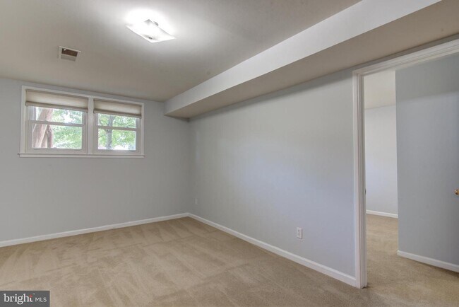 Building Photo - 8120 Drayton Ln