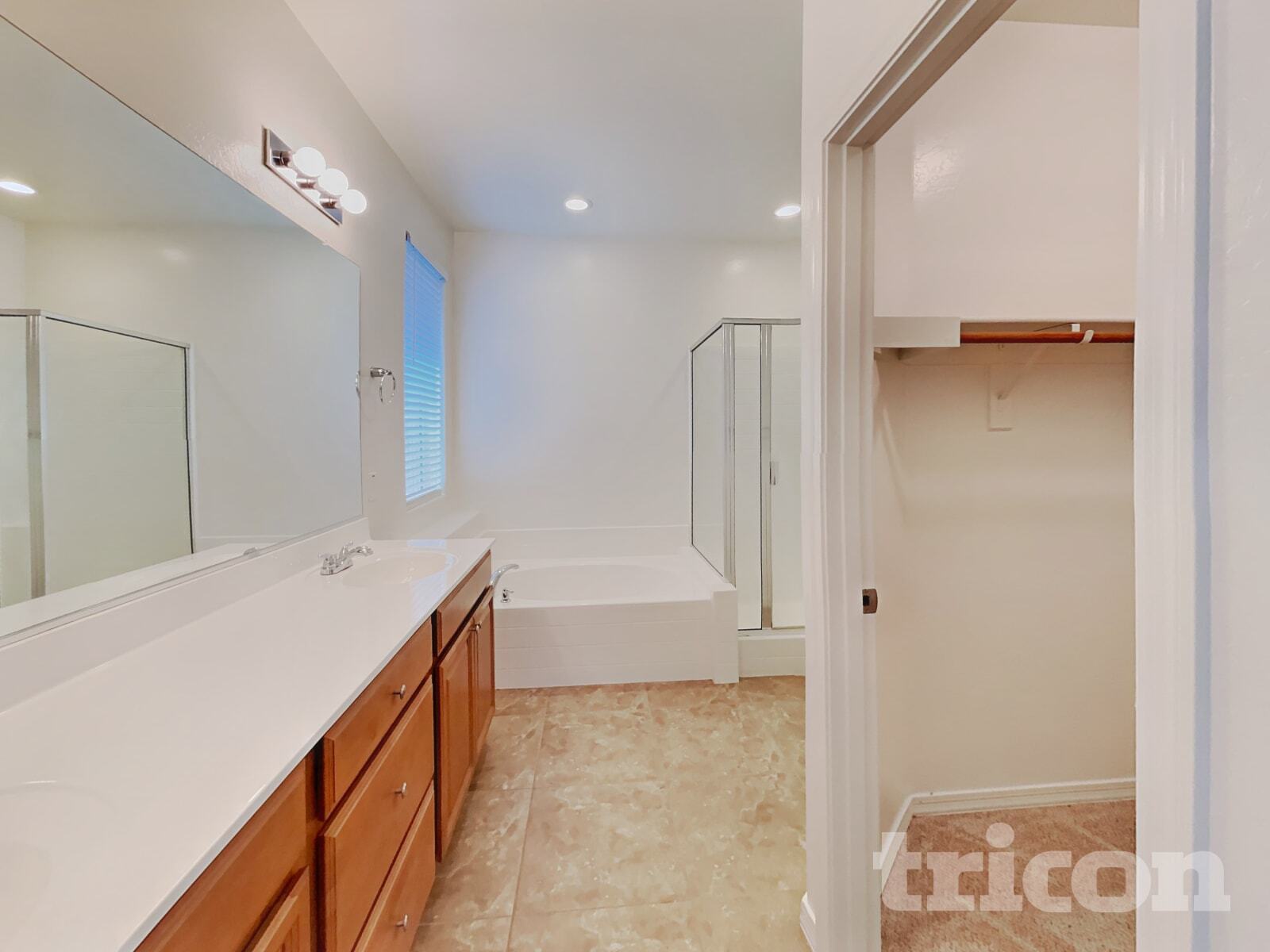 Building Photo - 2403 W Kristina Ave