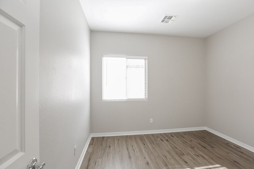 Building Photo - 11051 E Serafina Ave