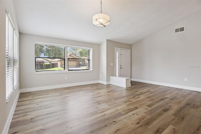 Building Photo - 7301 Spring Villas Cir