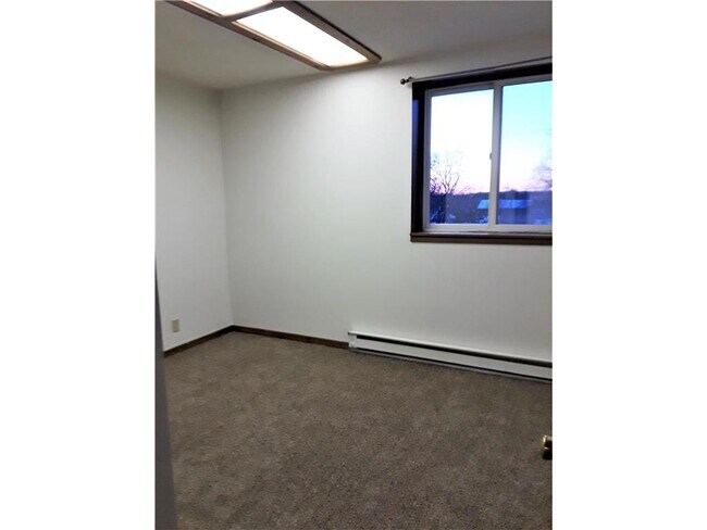 Building Photo - 102 Bridge Ave