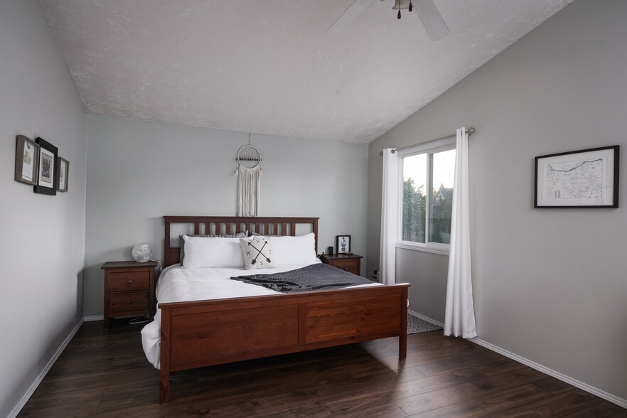 Building Photo - 6705 NE Mallory Ave