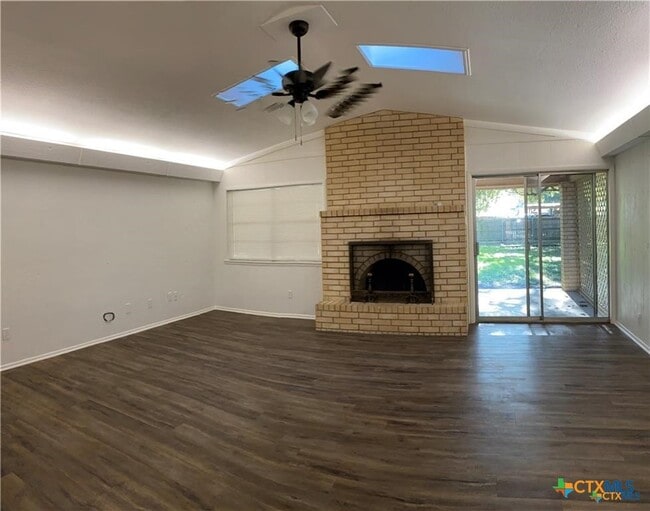 Building Photo - 1250 E Common St