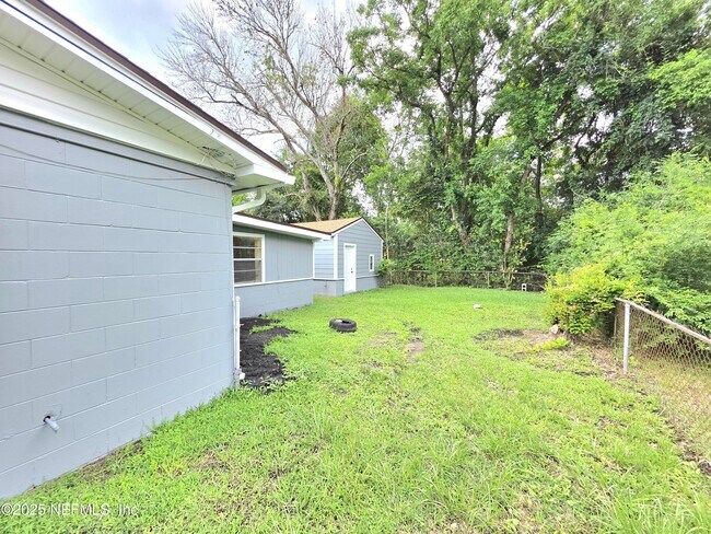Building Photo - 4951 Dallen Lea Dr
