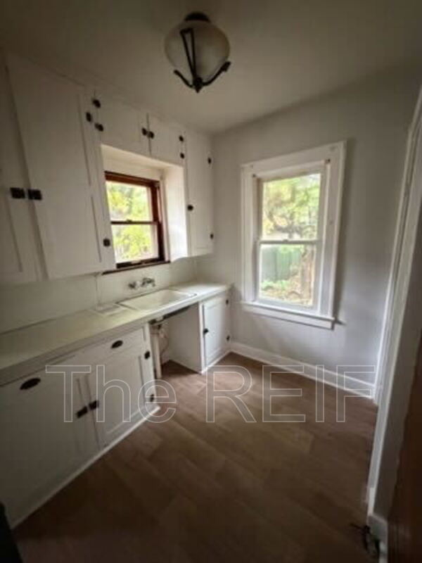 Building Photo - 912 Hammond St