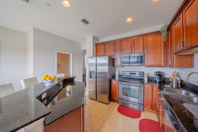 Building Photo - Town Home For Rent in Lake Brandon!
