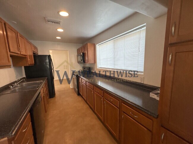 Building Photo - Freshly Remodeled 4 Bedroom 2 Bath Home for Rent 216 E Waverly St, Tucson, AZ 85705 $2400/ Month