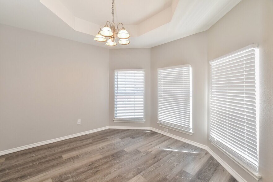 Building Photo - 717 Rockett Ln