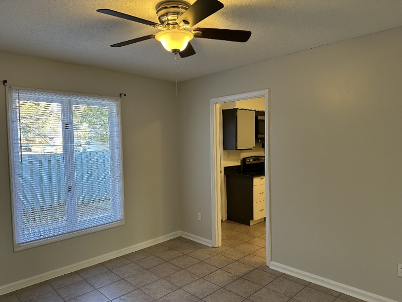 Building Photo - 1921 Mereview Ct