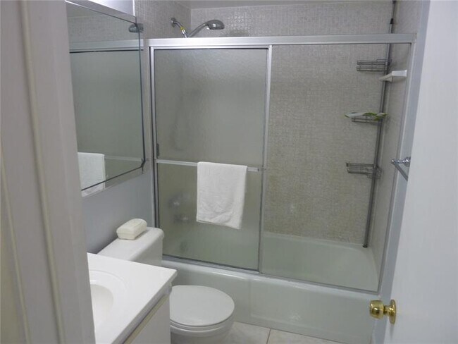 Building Photo - 259 S Cypress Rd