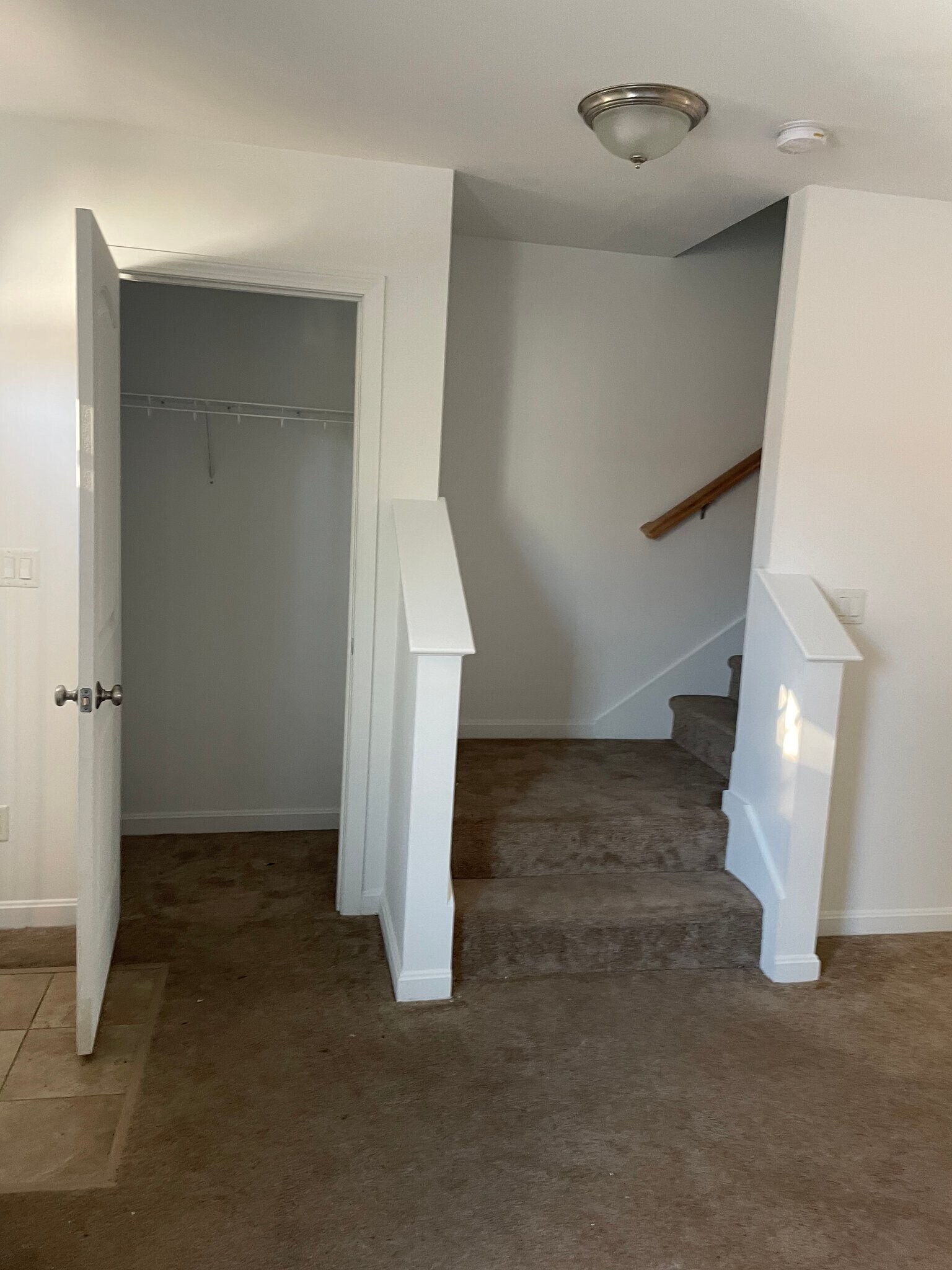 Building Photo - 6 Grove St