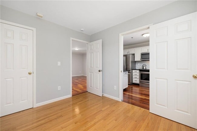 Building Photo - 231 Maple Ave