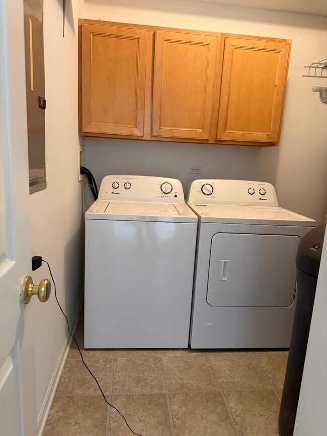 Building Photo - 4245 Savoy Ln