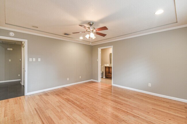 Building Photo - 8806 Lakeside Forest Dr