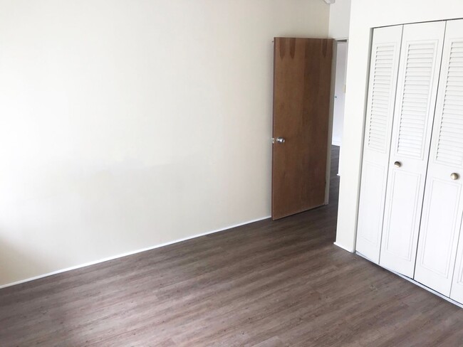 Building Photo - Gorgeous and Updated One Bedroom Unit in D...