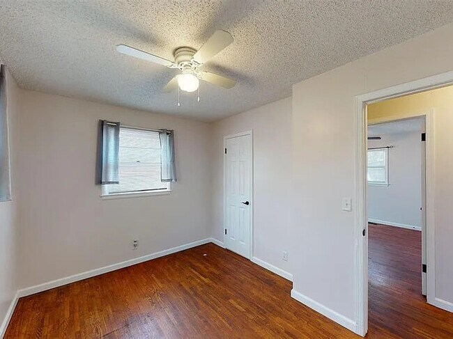 Building Photo - 609 Chase St